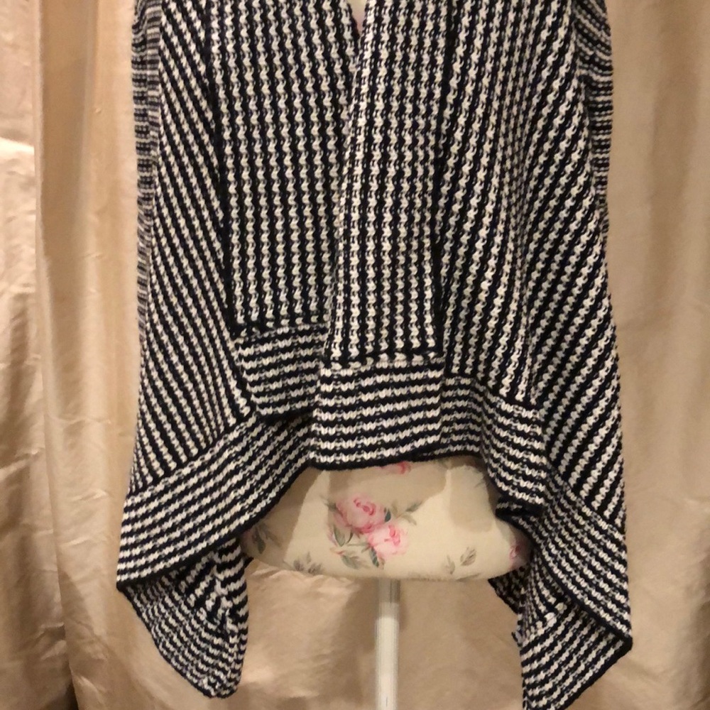 Sweater - Picture 4 of 4